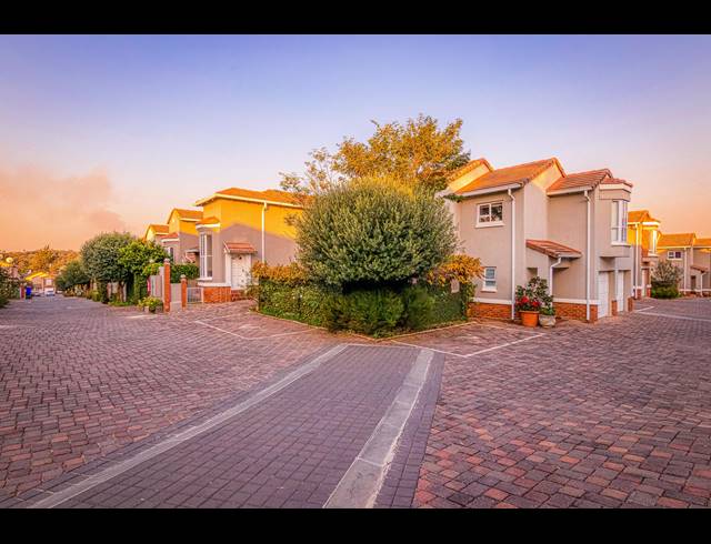 3 BEDROOM DUPLEX FOR SALE IN BRYANSTON